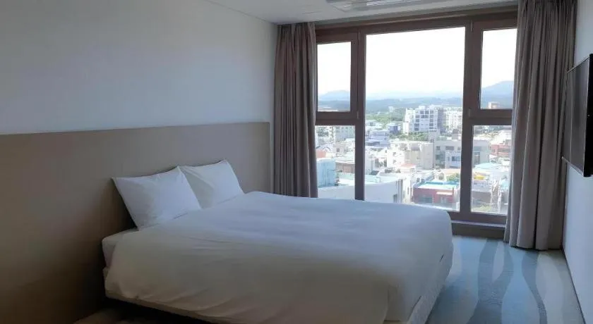 Bed in Ebenezer Hotel