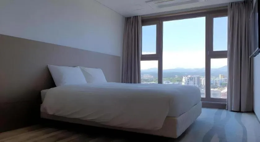 Bed in Ebenezer Hotel