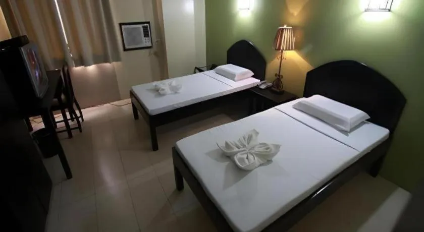Bed in Sampaguita Suites Plaza Garcia