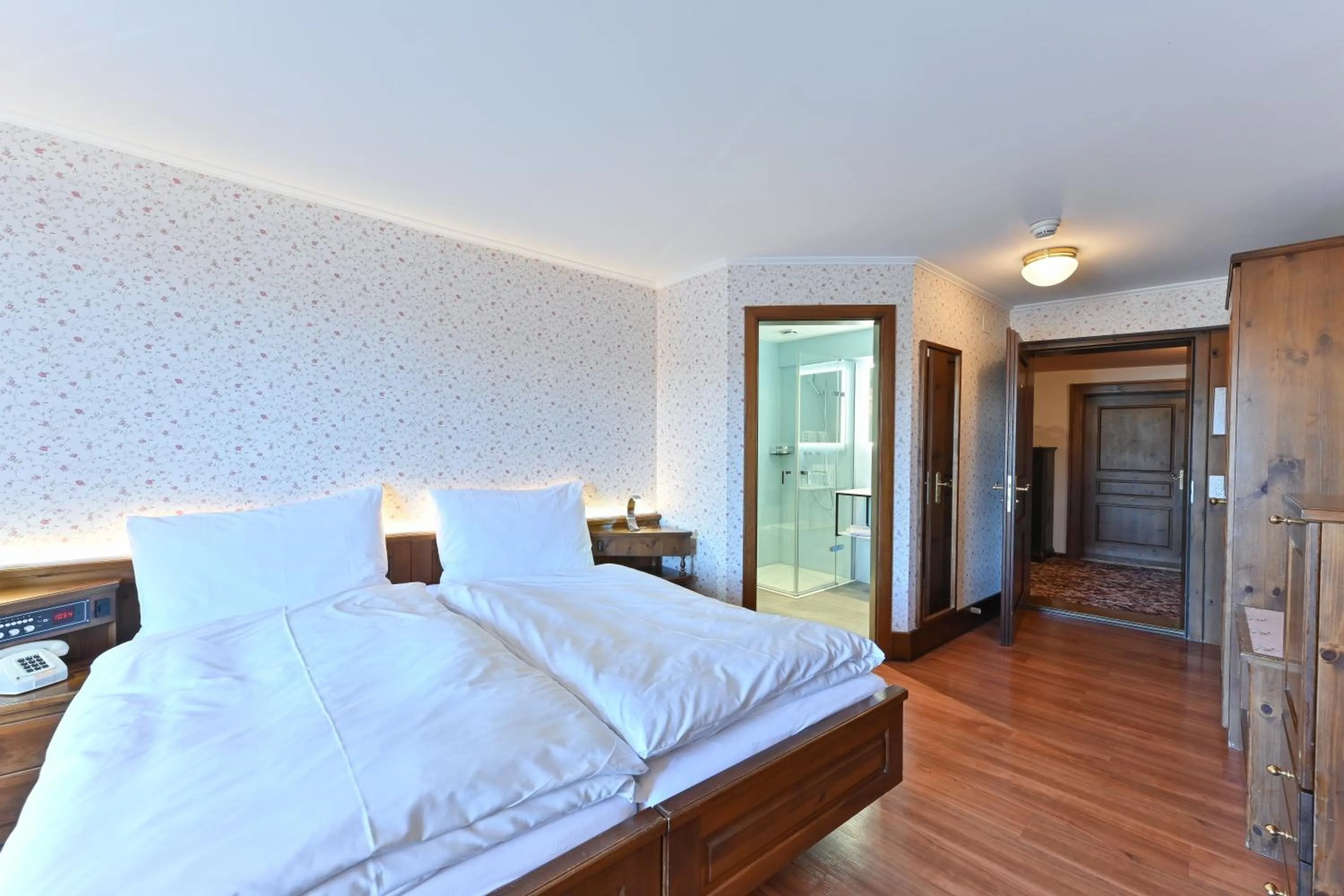 Bathroom, Bed in Hotel Rheinfels