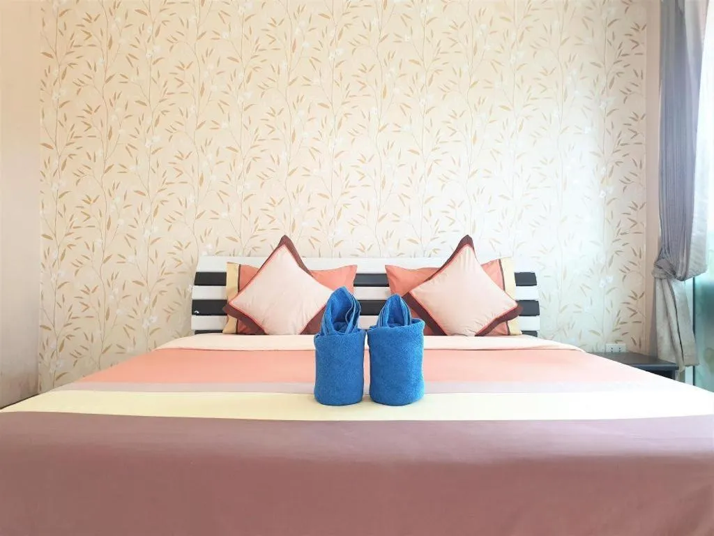 Bed in Sea Beach Koh Larn 1