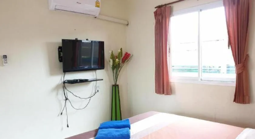 Bed in Sea Beach Koh Larn 1