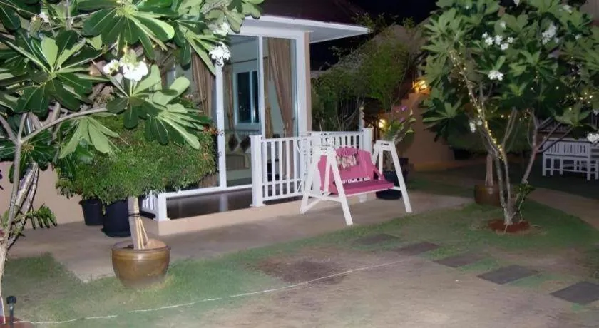 Sea Beach Koh Larn 1