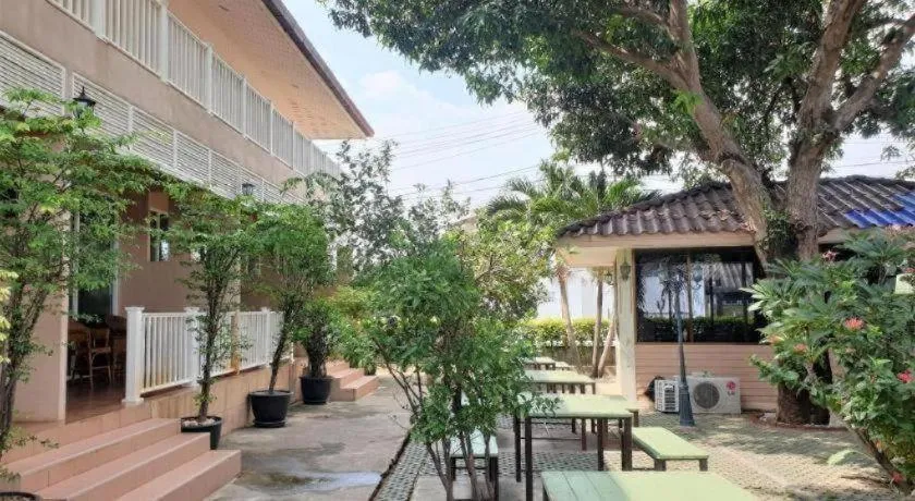 Sea Beach Koh Larn 1