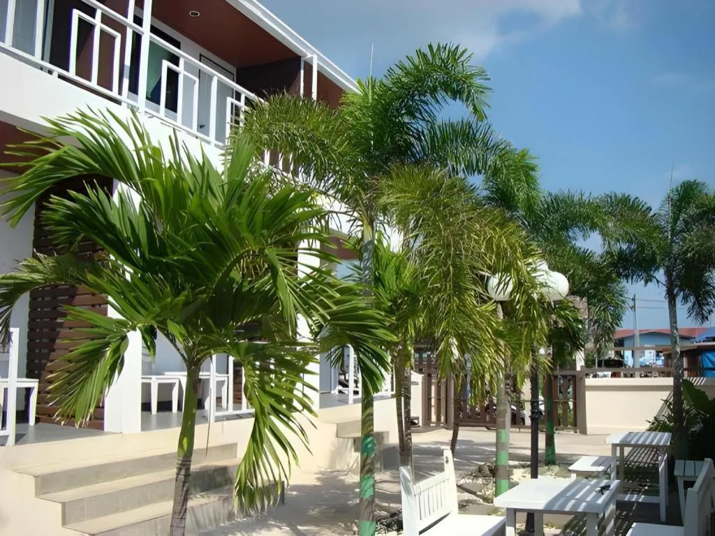 Sea Beach Koh Larn 1