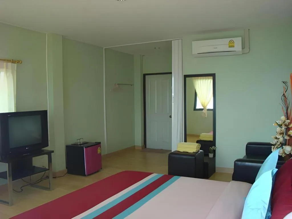 Bed in Sea Beach Koh Larn 1