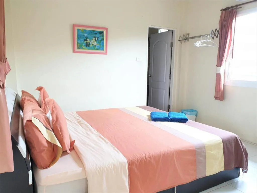 Bed in Sea Beach Koh Larn 1