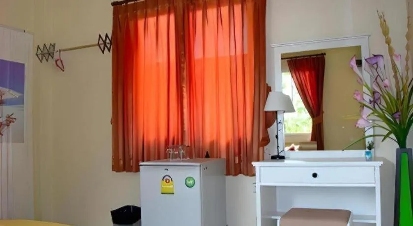 Sea Beach Koh Larn 1