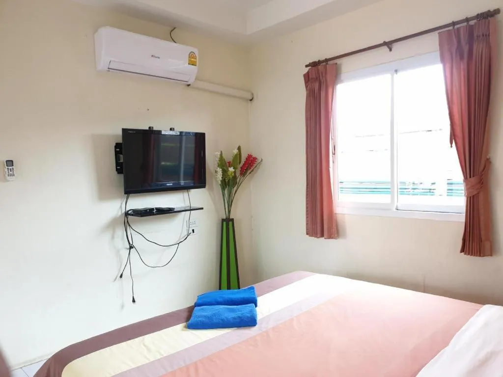 Bed in Sea Beach Koh Larn 1