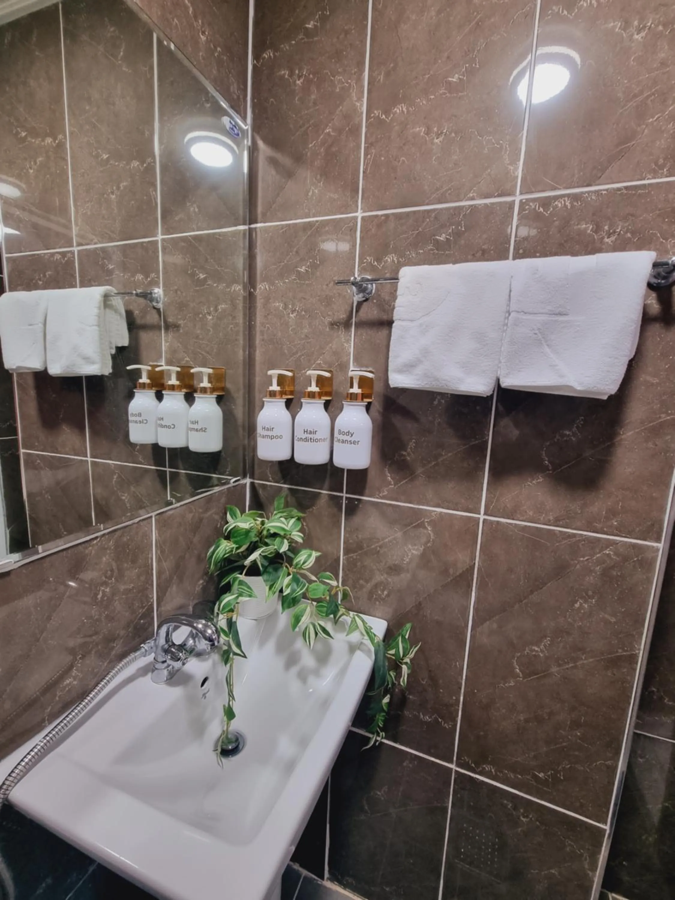 Shower in SPACE Guesthouse