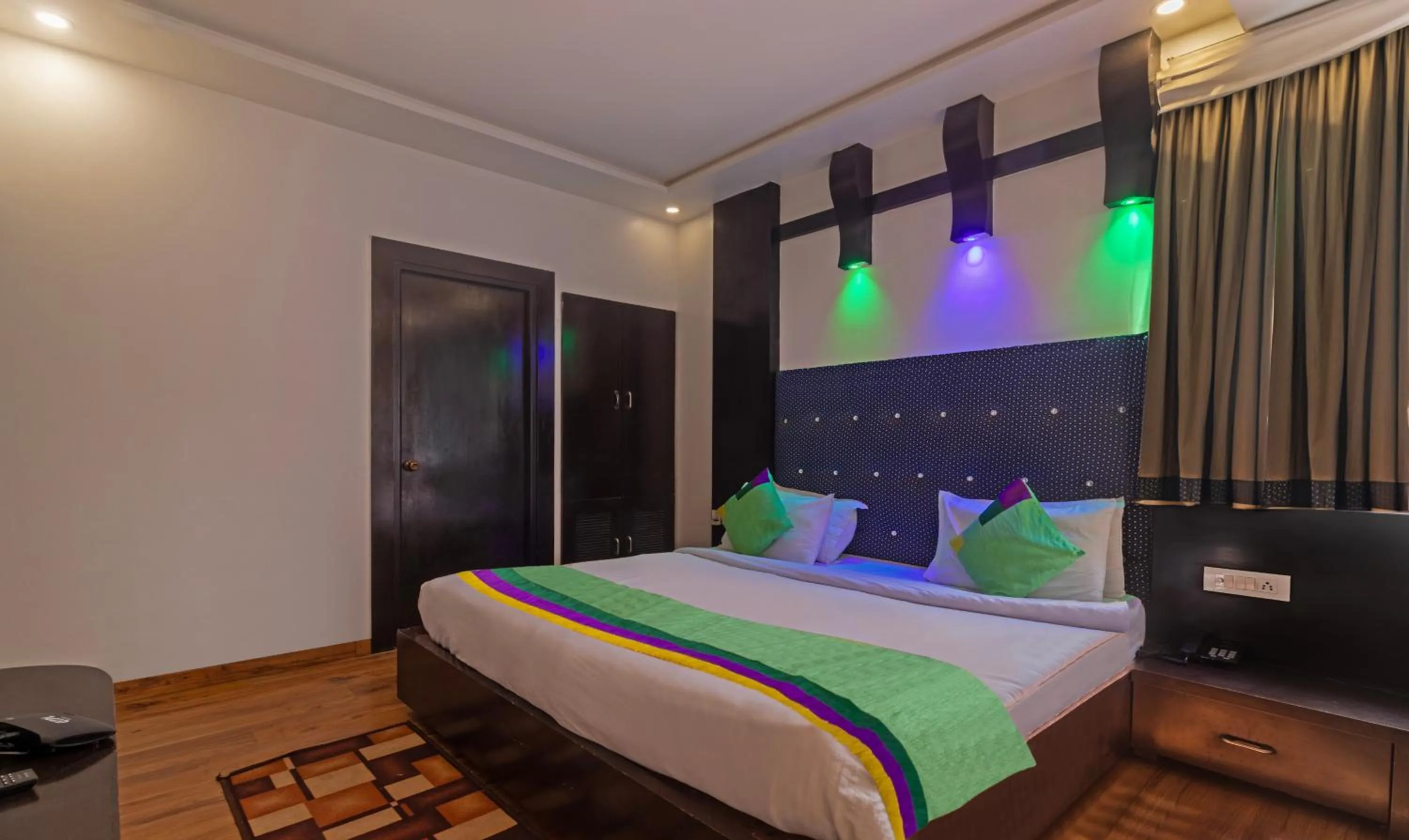 Bed in Treebo The Royal Taj, Near Taj Mahal