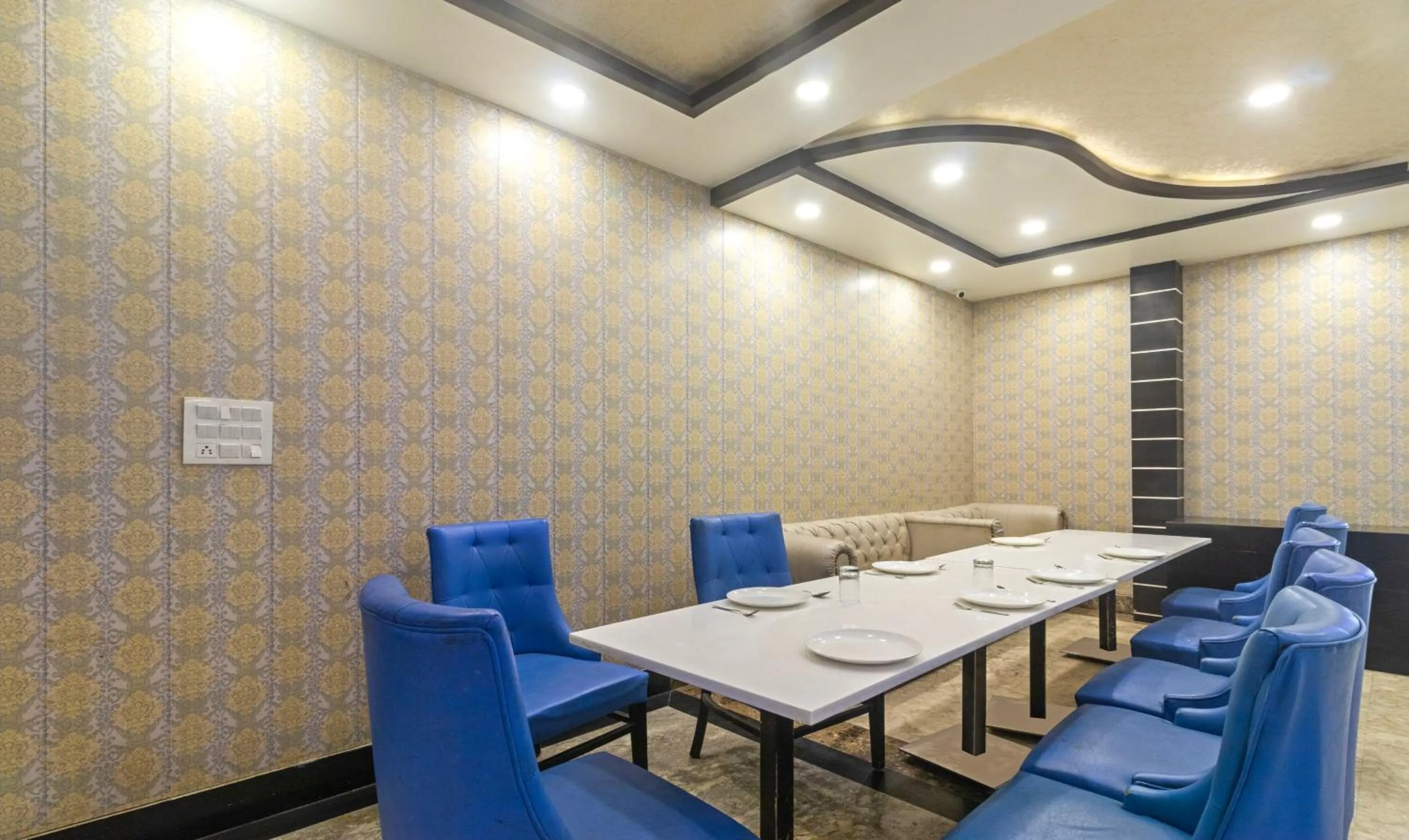 Restaurant/places to eat in Treebo The Royal Taj, Near Taj Mahal