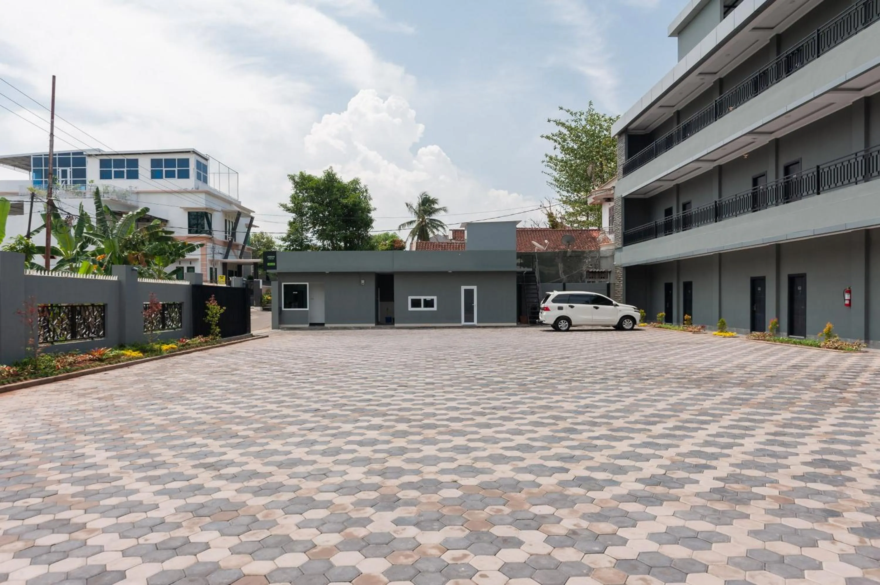 Parking in Urbanview Hotel AnD Lampung by RedDoorz