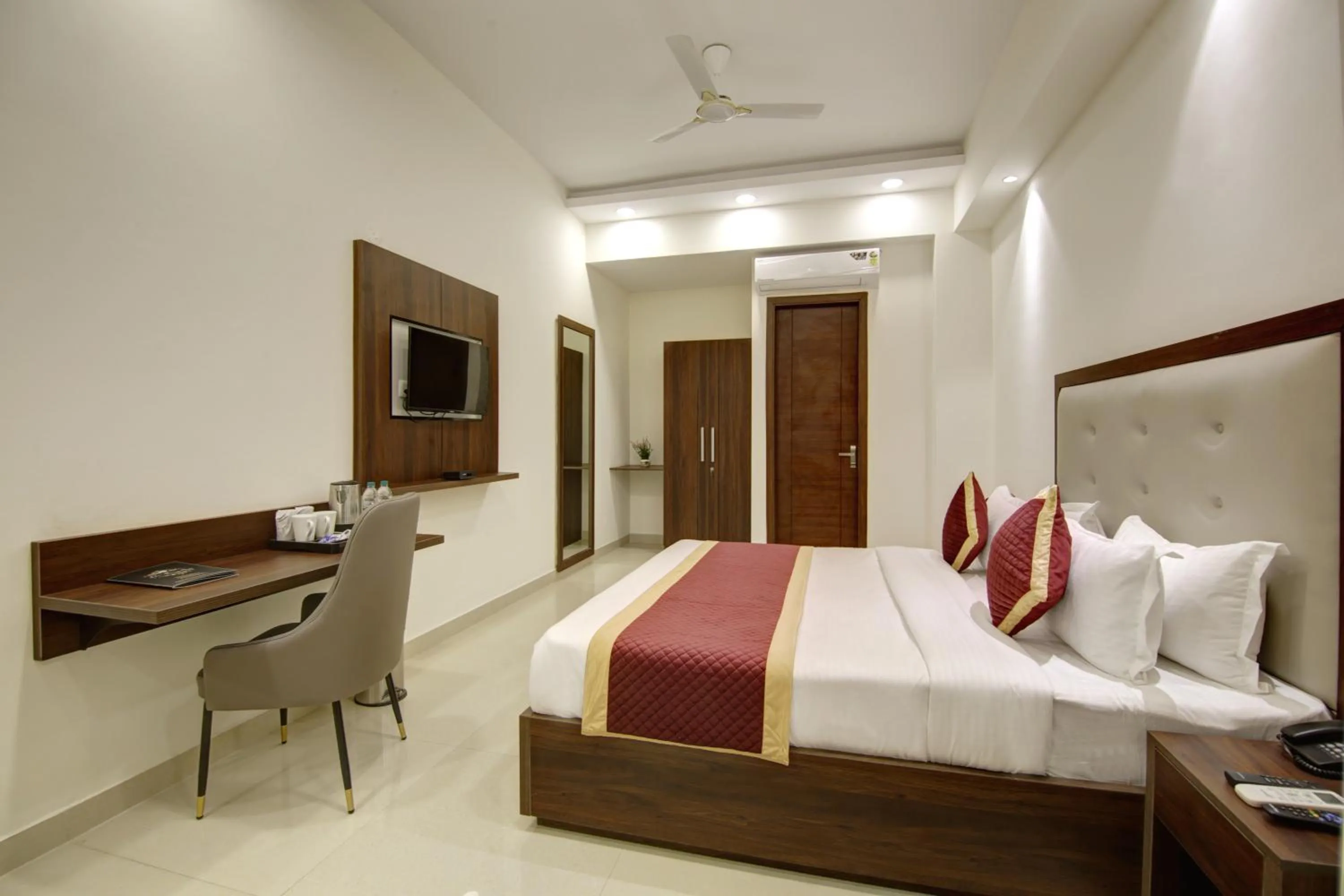 Bedroom, Bed in Hotel La Mirage