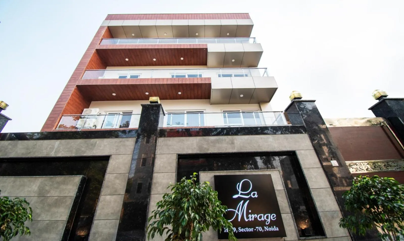 Property building in Hotel La Mirage