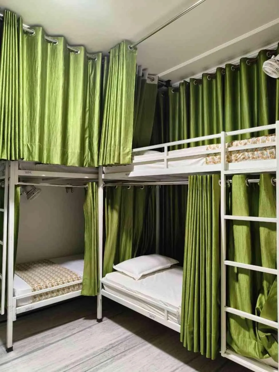 bunk bed, Bed in Ohh Hostler