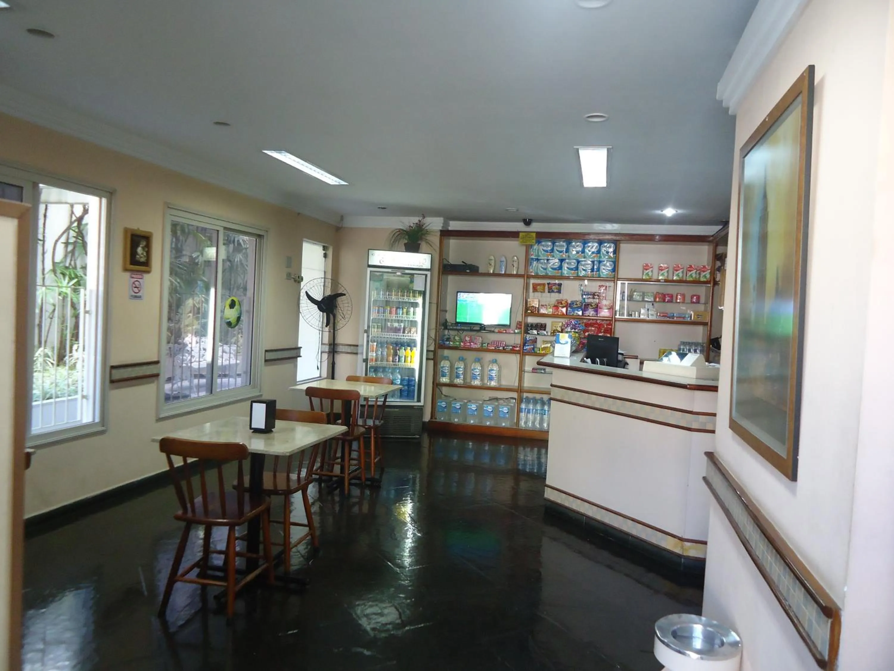 Restaurant/places to eat in Residencial Genéve