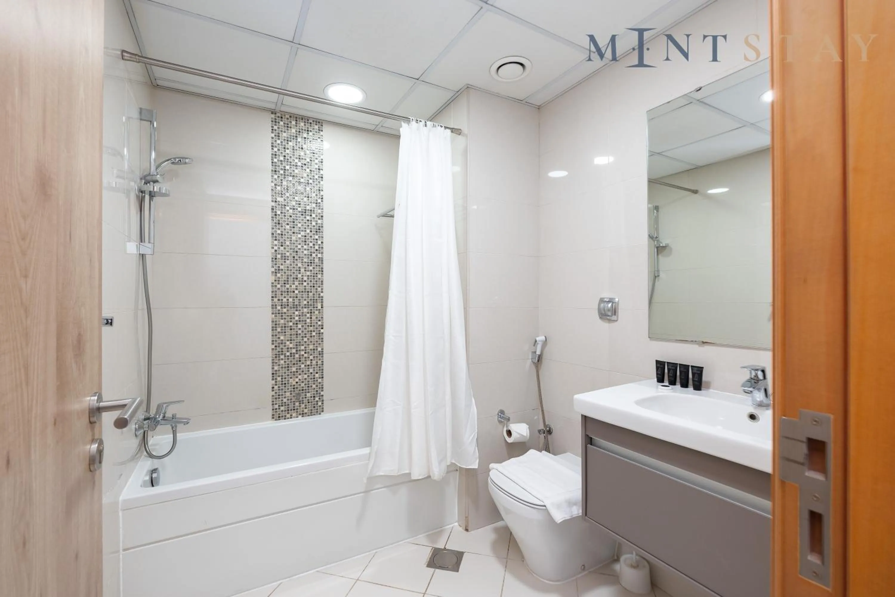 Continental Tower, Dubai Marina - Mint Stay