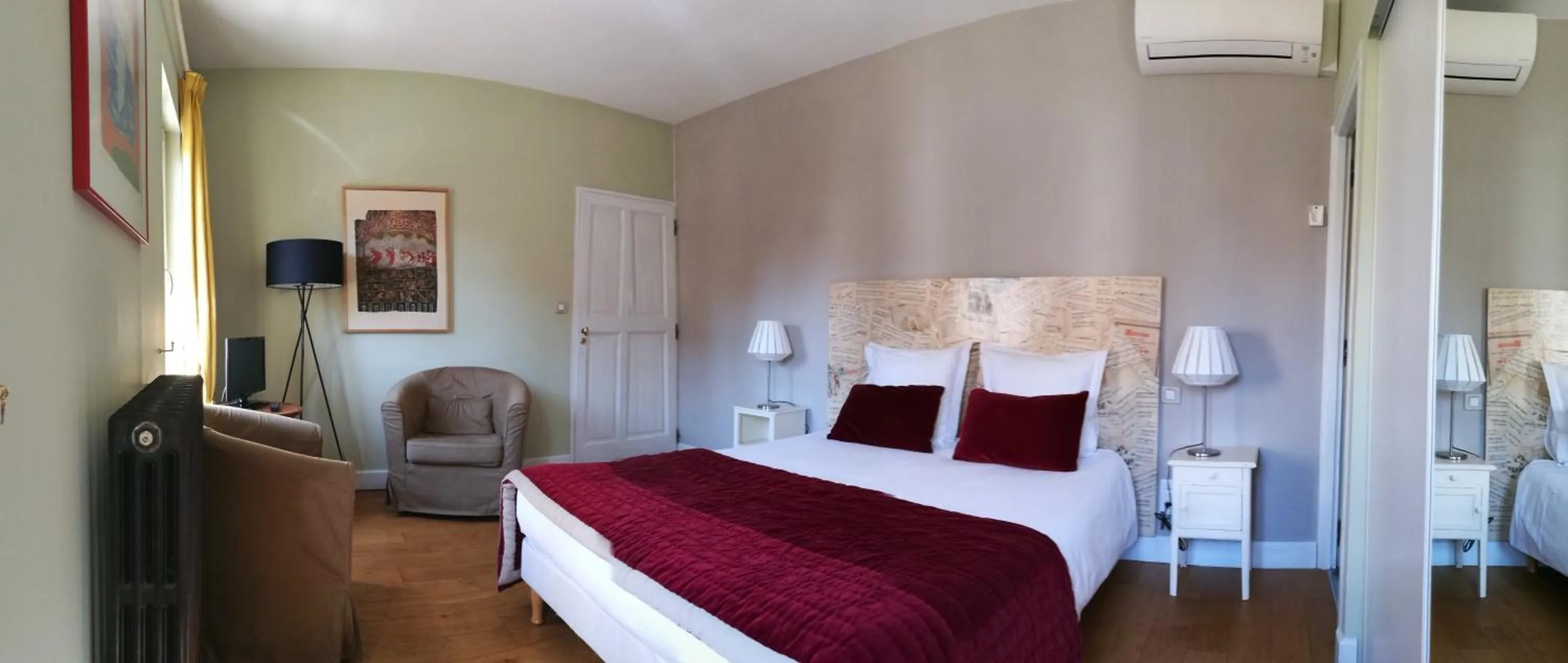 Bedroom, Bed in L'Observance Bed & Breakfast