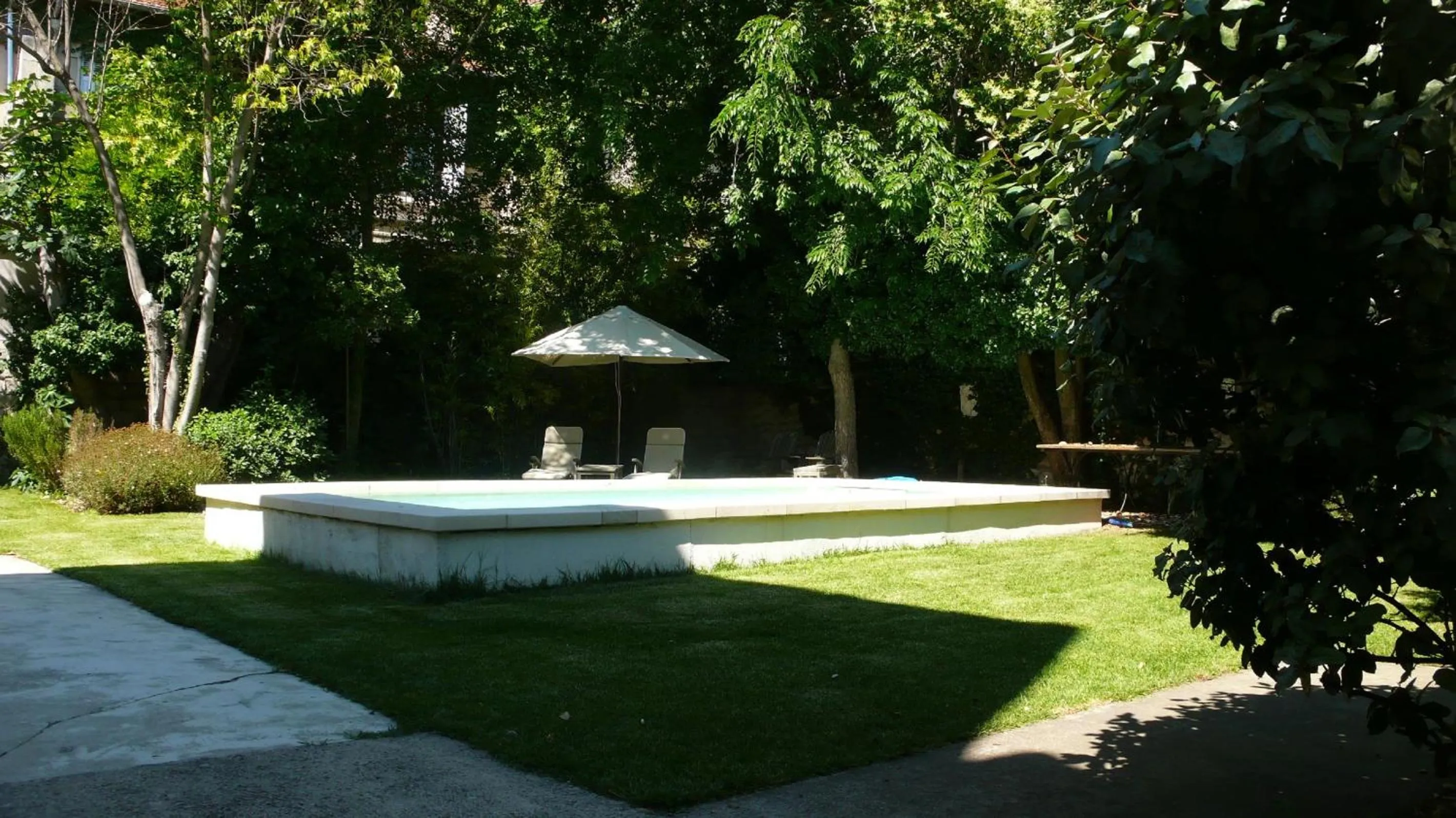 Garden in L'Observance Bed & Breakfast