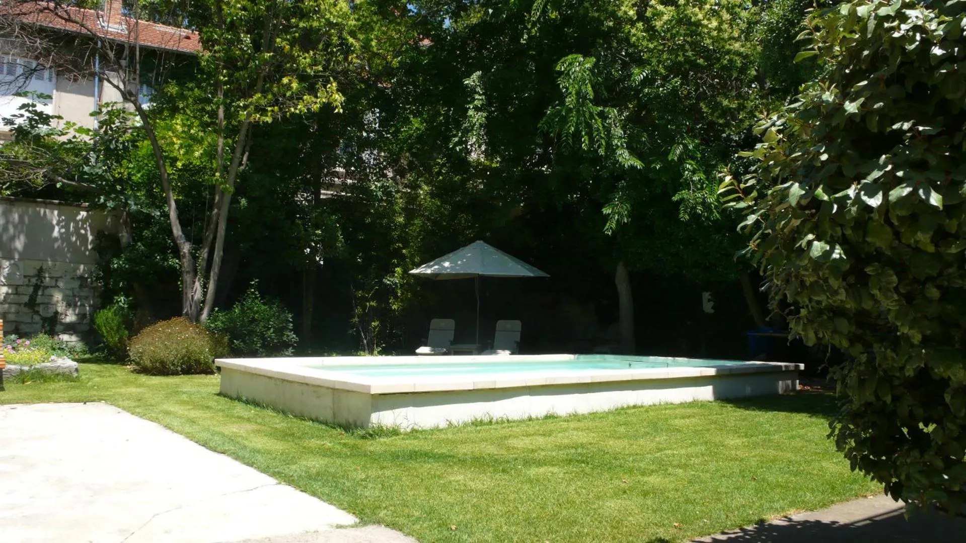 Garden in L'Observance Bed & Breakfast