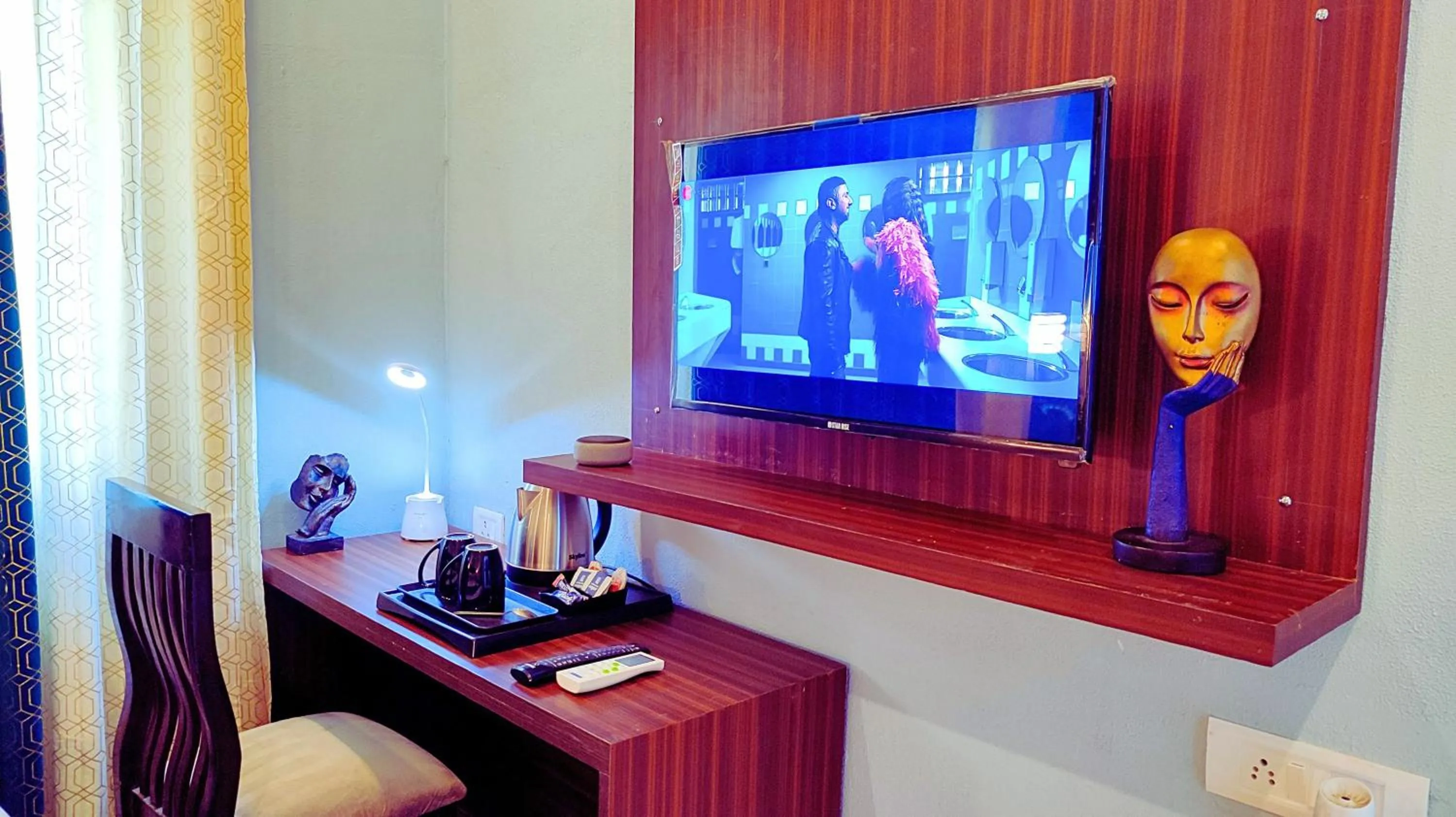 TV and multimedia in The MadhuNandan - A Luxury Homestay