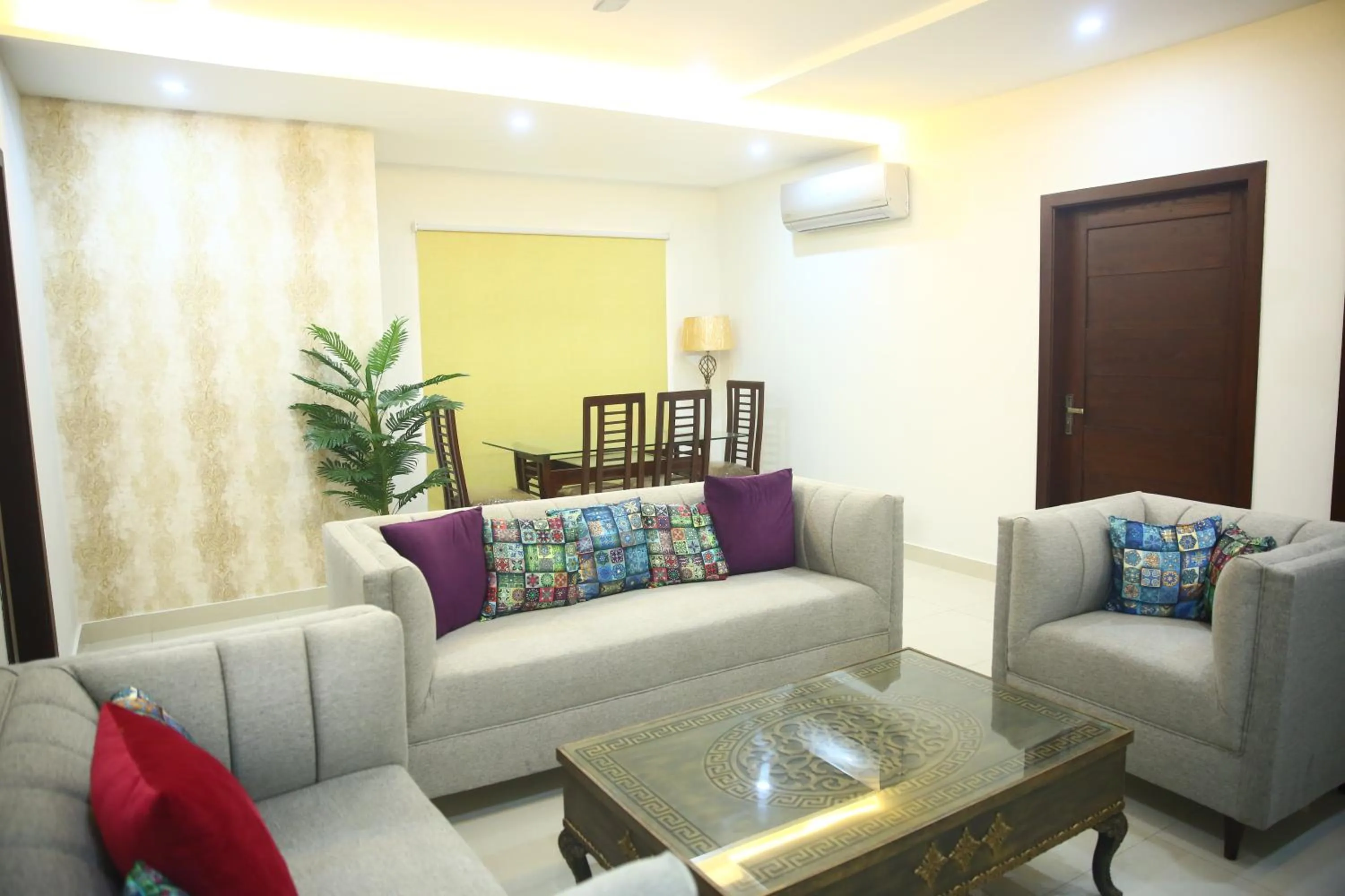 Communal lounge/ TV room in Gulberg Suites