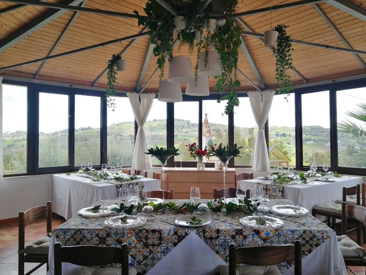 Restaurant/places to eat in B&B Eyexei Domus