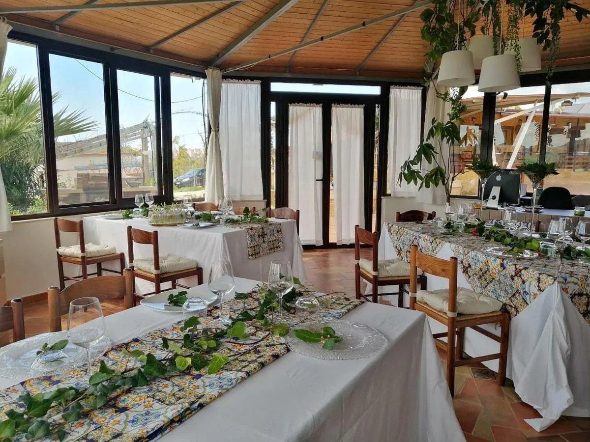 Restaurant/places to eat in B&B Eyexei Domus