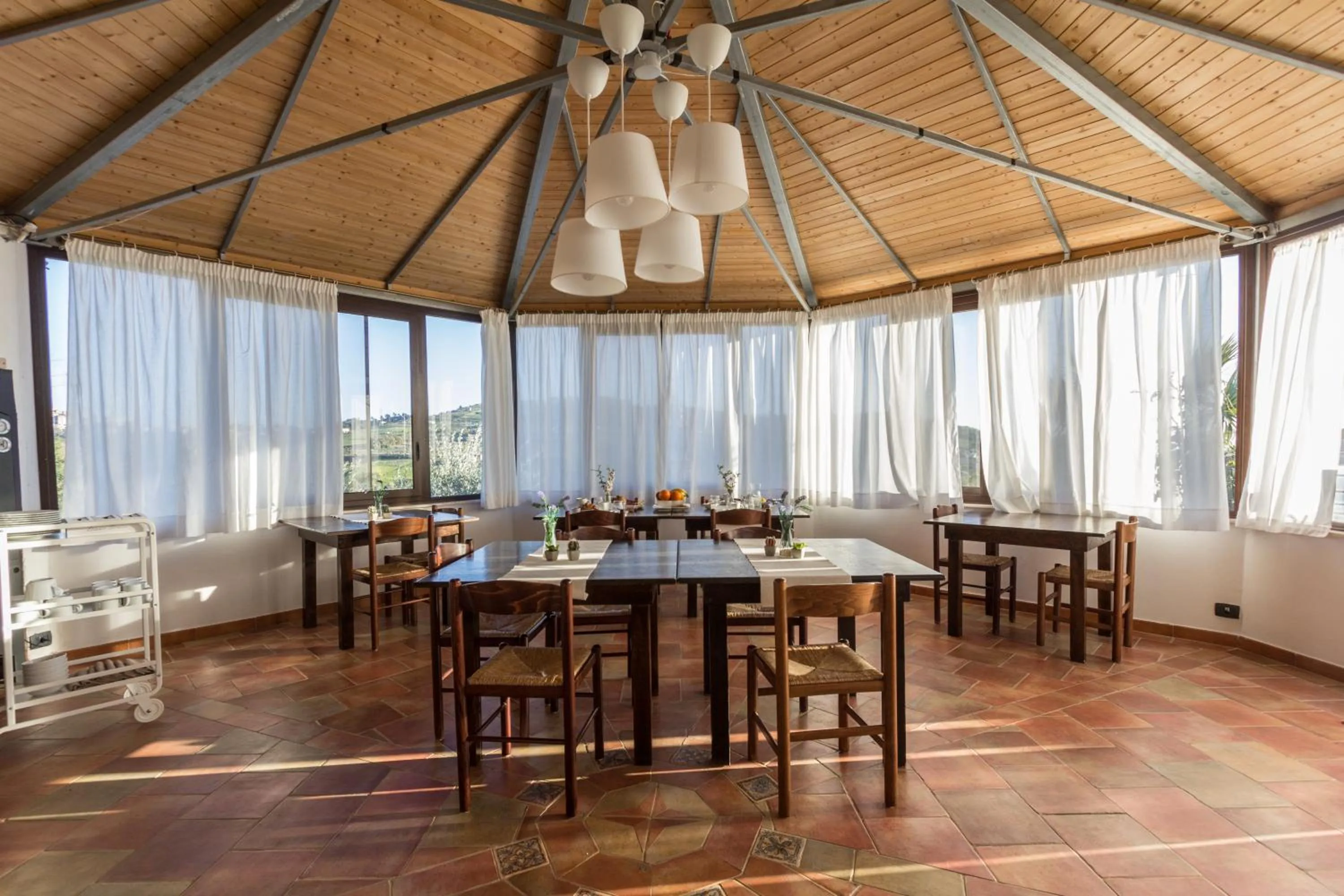 Restaurant/places to eat in B&B Eyexei Domus