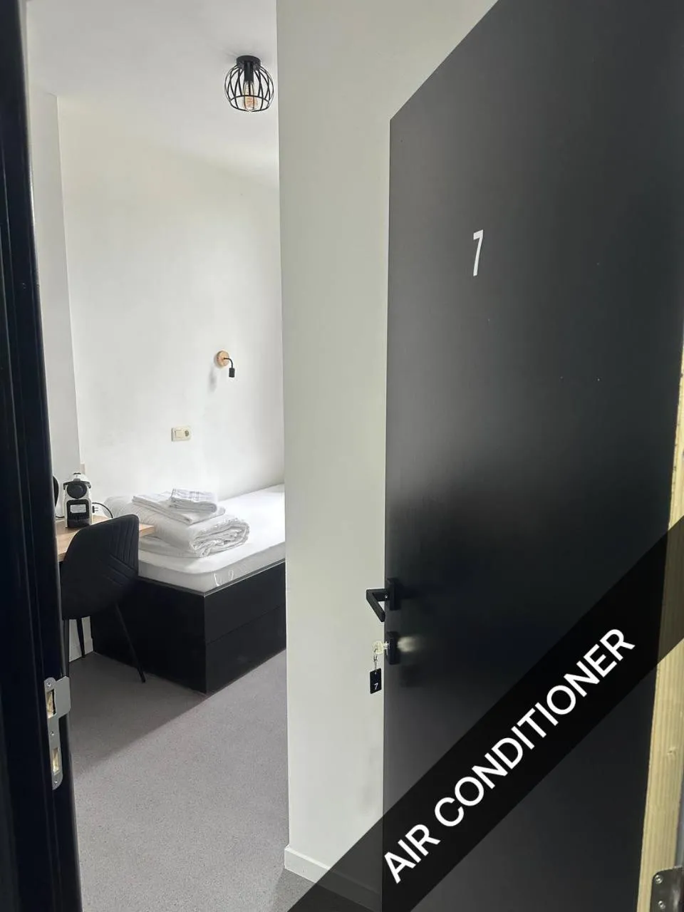 Single Room with Shared Shower and Toilet - single occupancy in BED Pepin