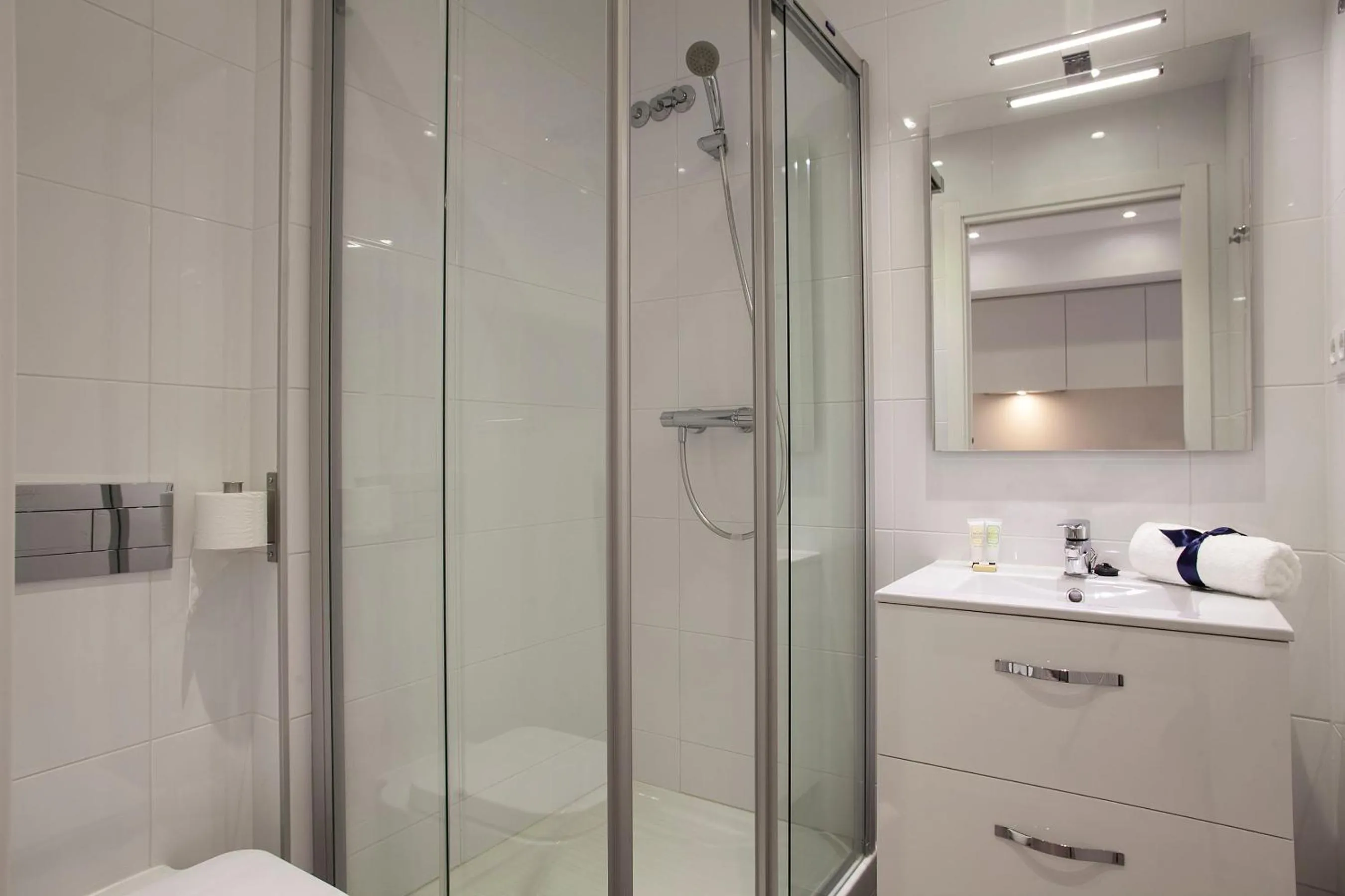 Shower in Habitat Apartments ADN