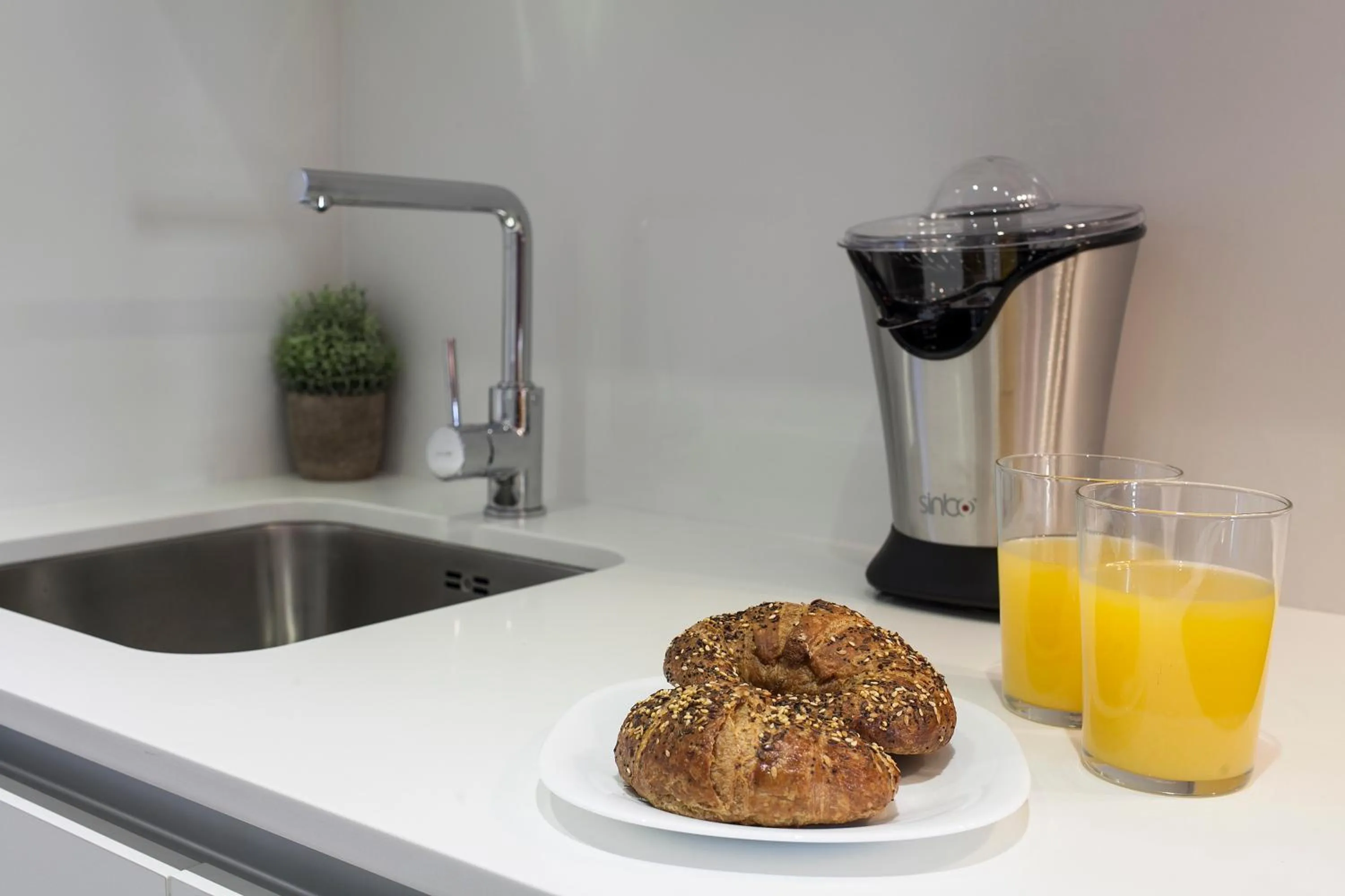 Kitchen or kitchenette in Habitat Apartments ADN