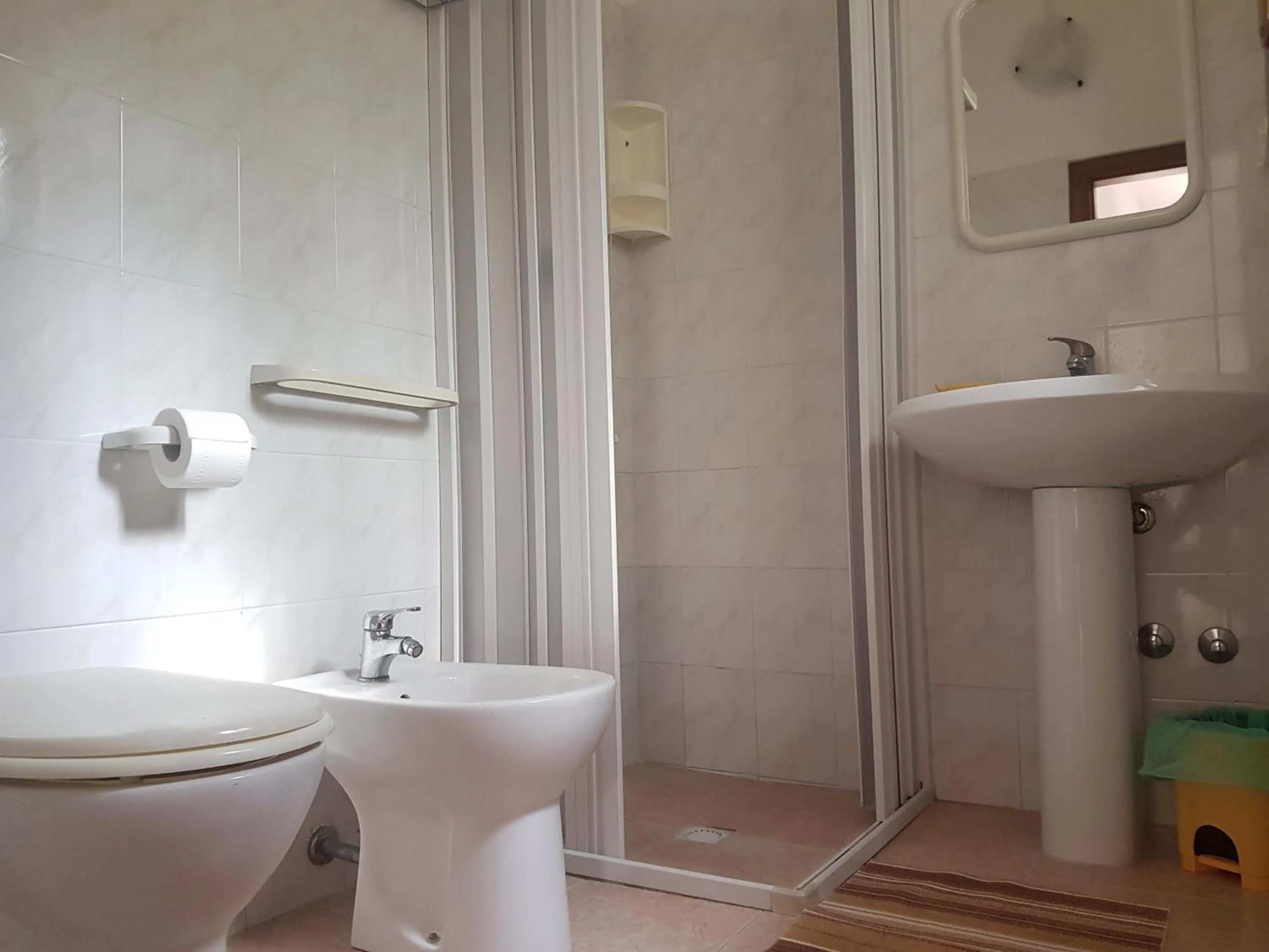 Shower in San Carlo - Terrazzo sul Mare con Ristorante e Pizzeria