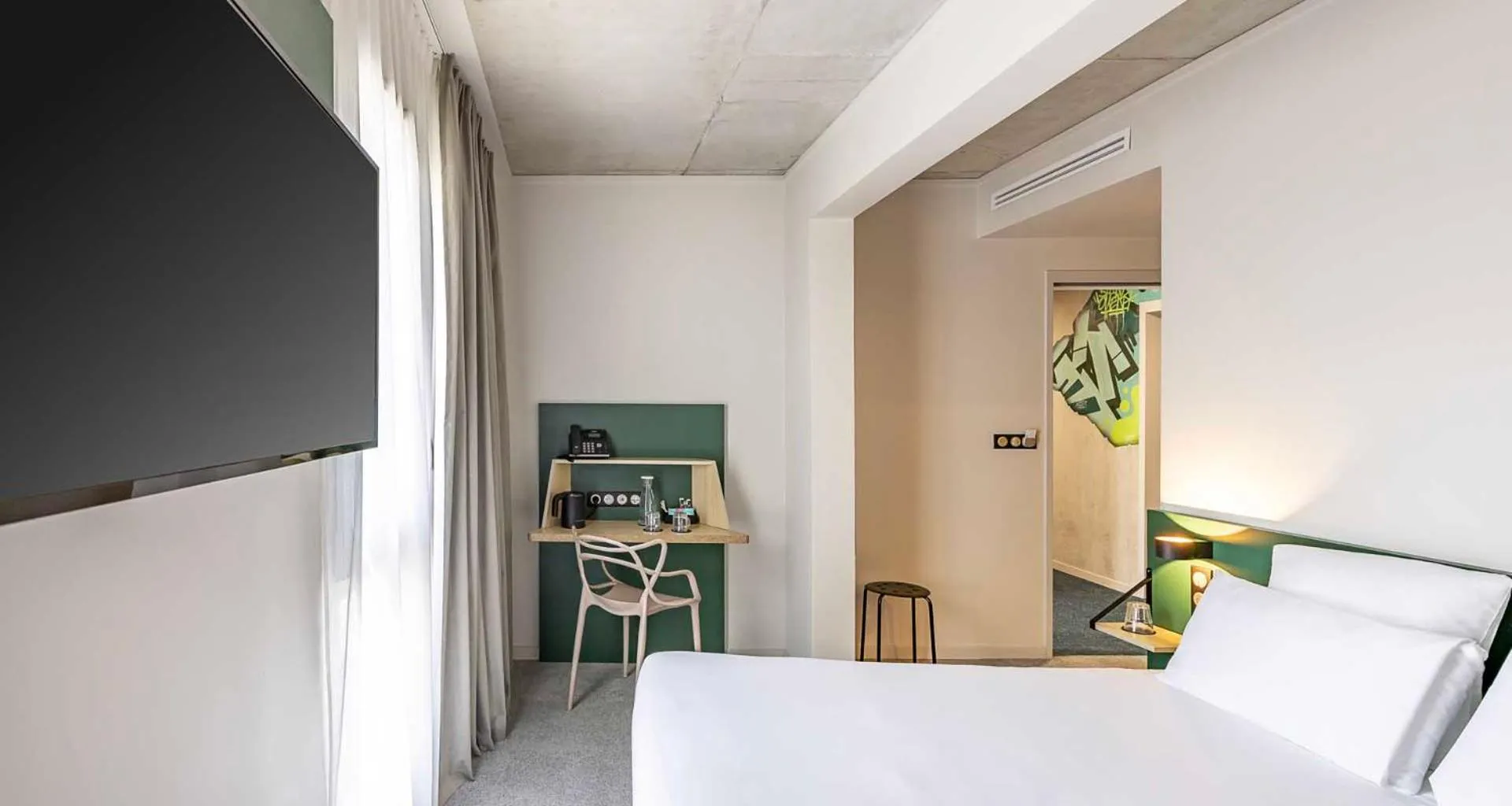 Bedroom, Bed in Best Western 11BAUER Paris Saint-Ouen