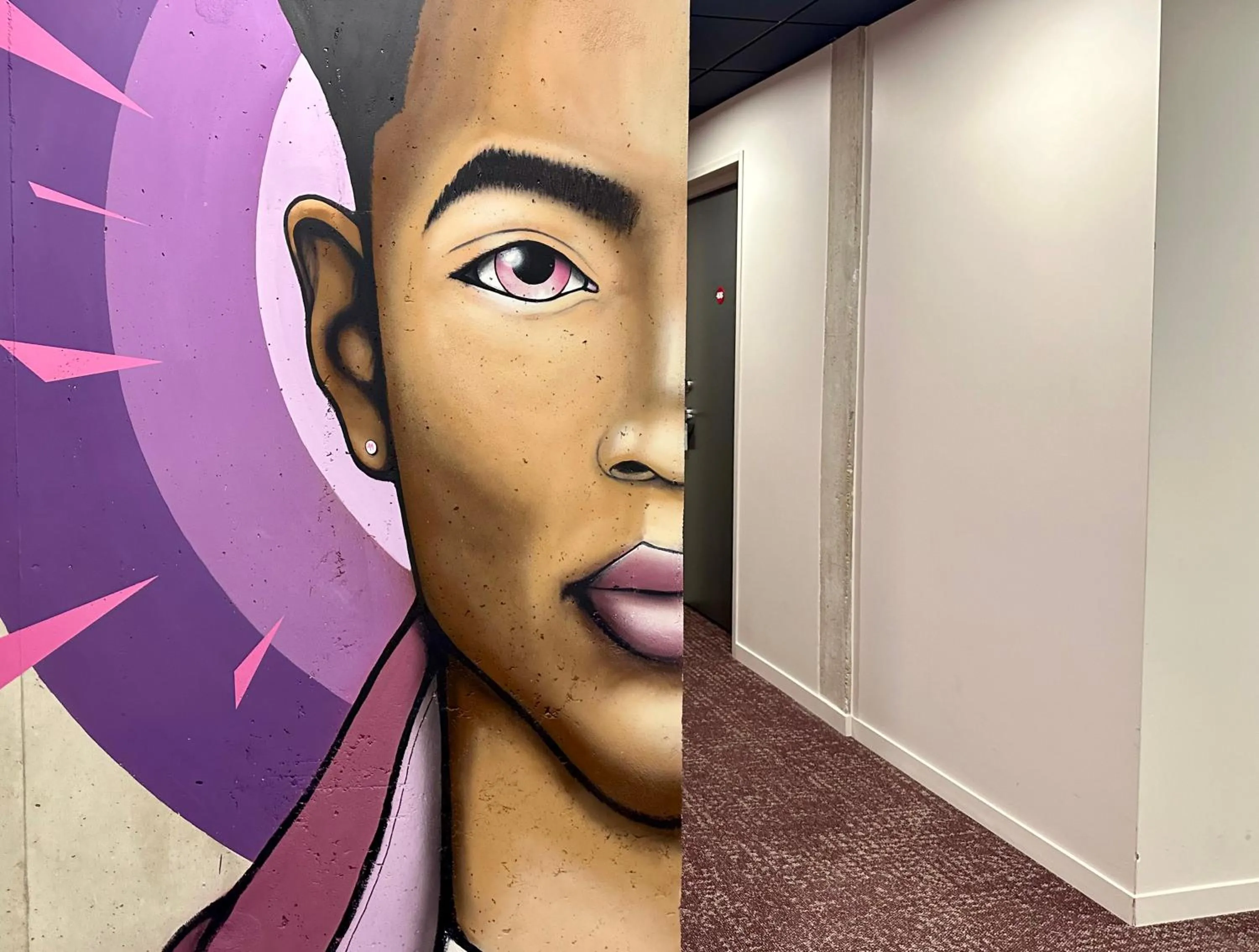 Property building in Best Western 11BAUER Paris Saint-Ouen