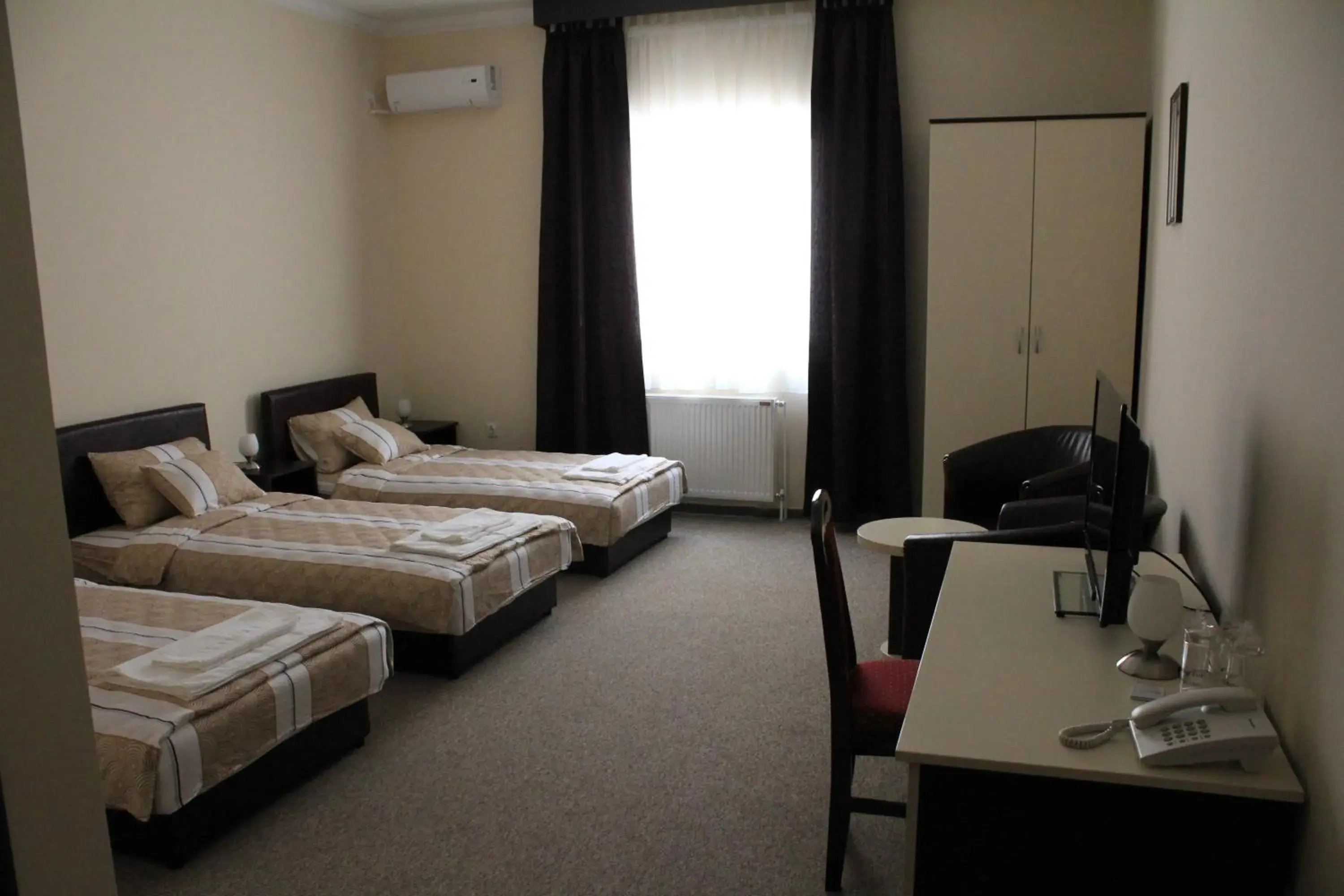 Classic Triple Room in Hotel Feniks Požarevac Classic Triple Room in Hotel Feniks Požarevac