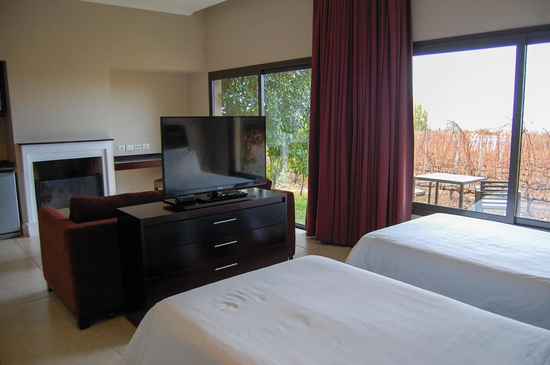 Garden view, Bed in Auberge Du Vin, a Tribute Portfolio Hotel