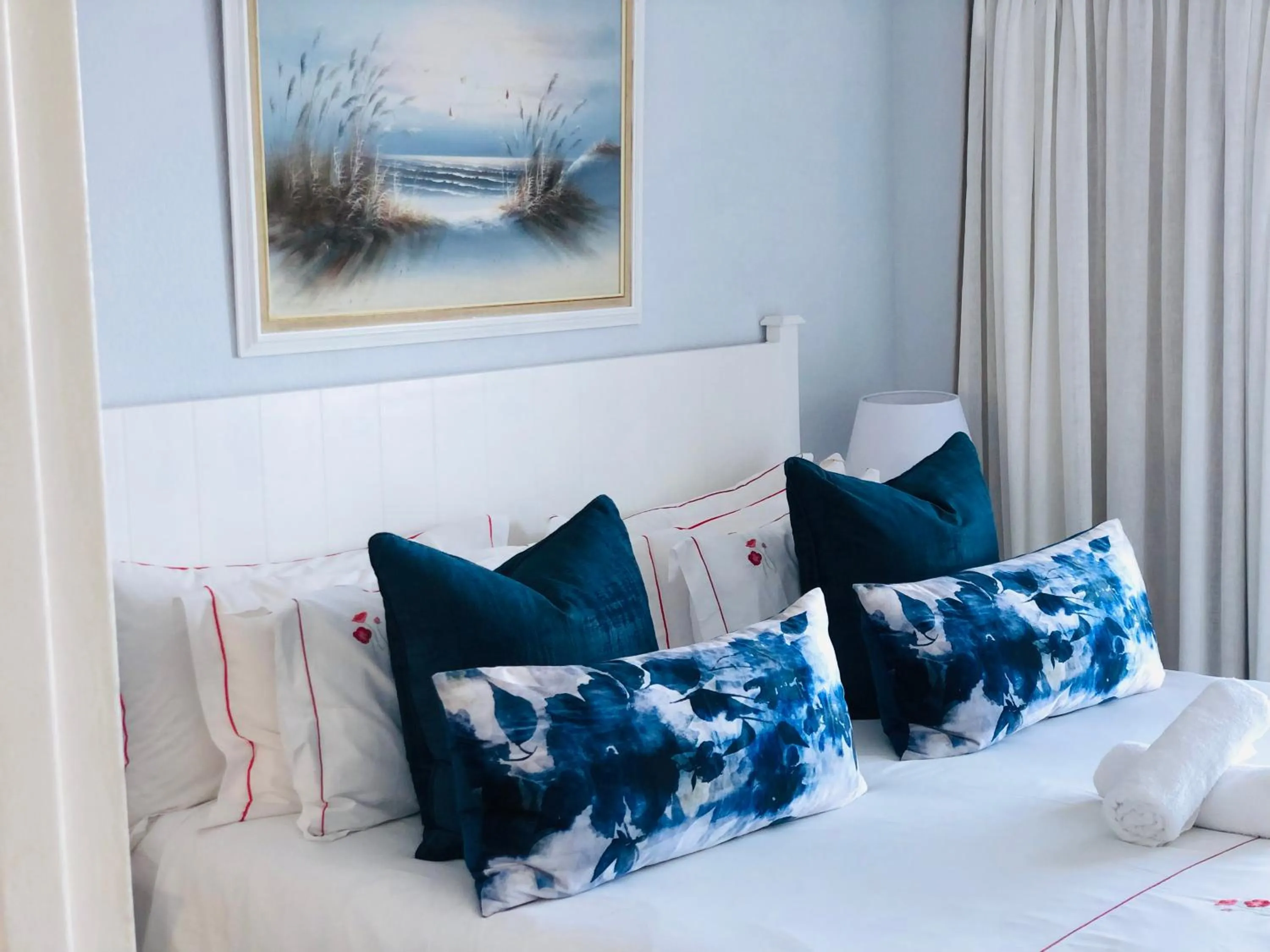 Property building, Bed in Sands Beach Breaks Umdloti Beach View