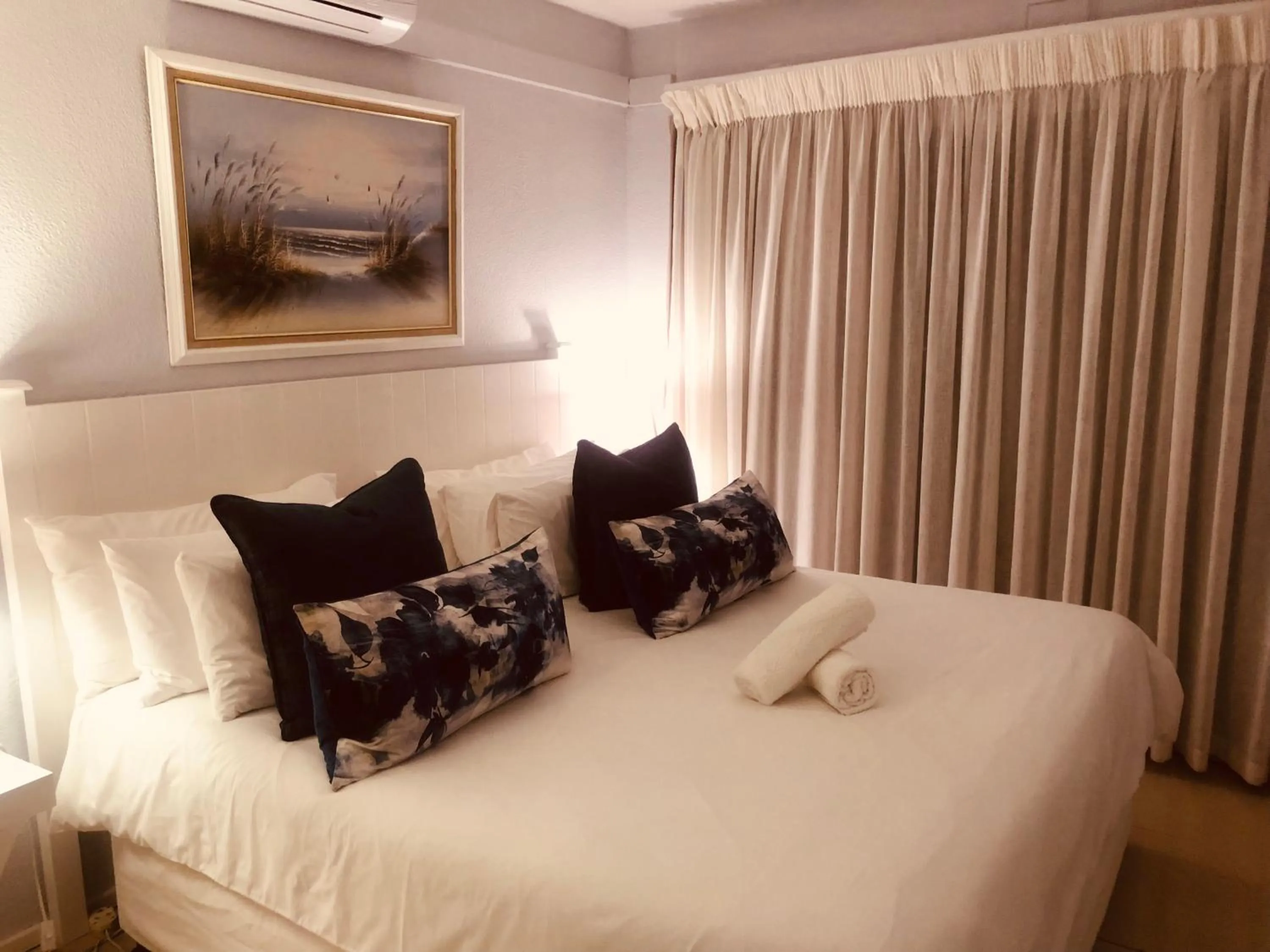 Bed in Sands Beach Breaks Umdloti Beach View