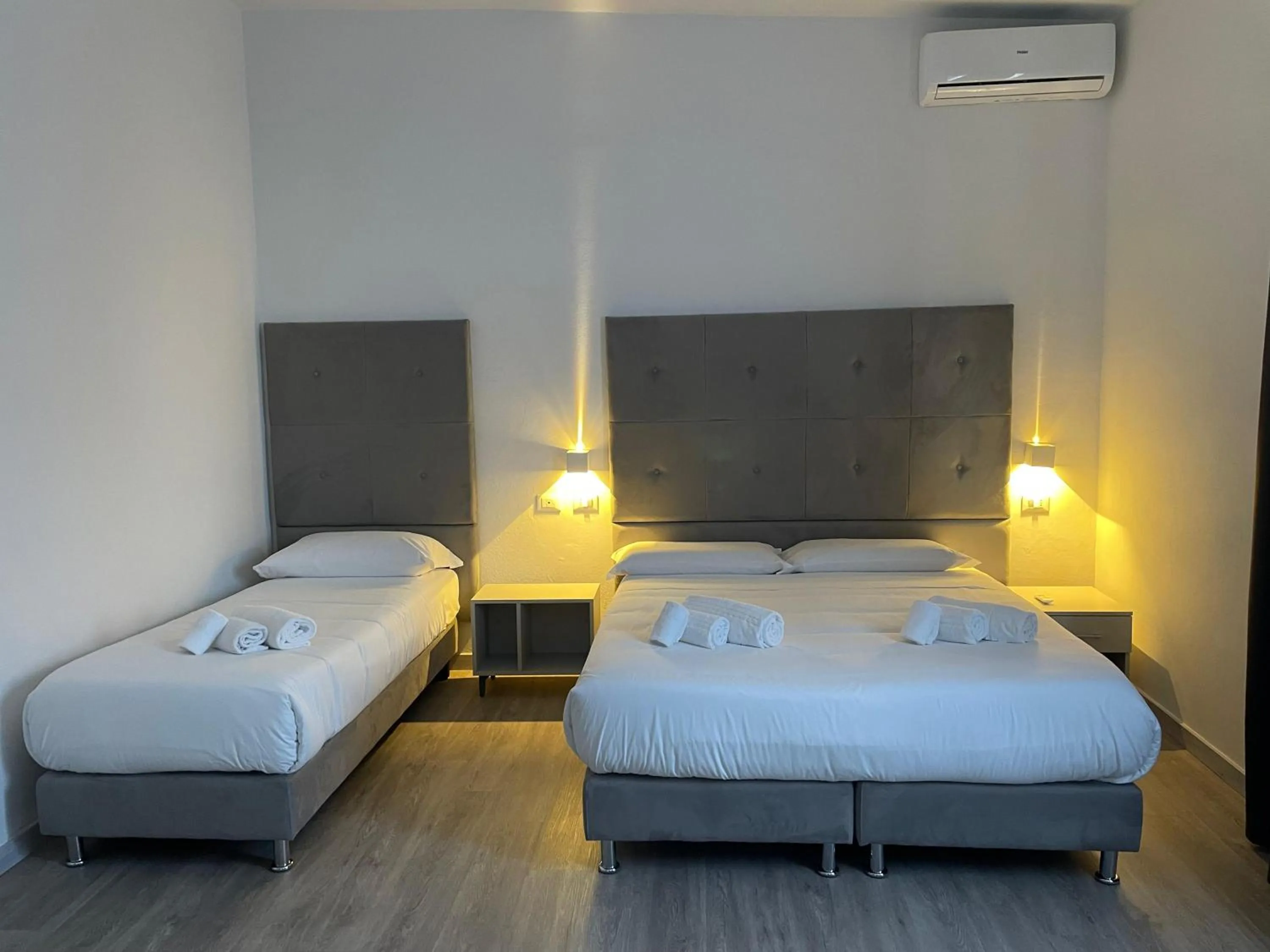 Photo of the whole room, Bed in Hotel l'Etrusco - San Vincenzo