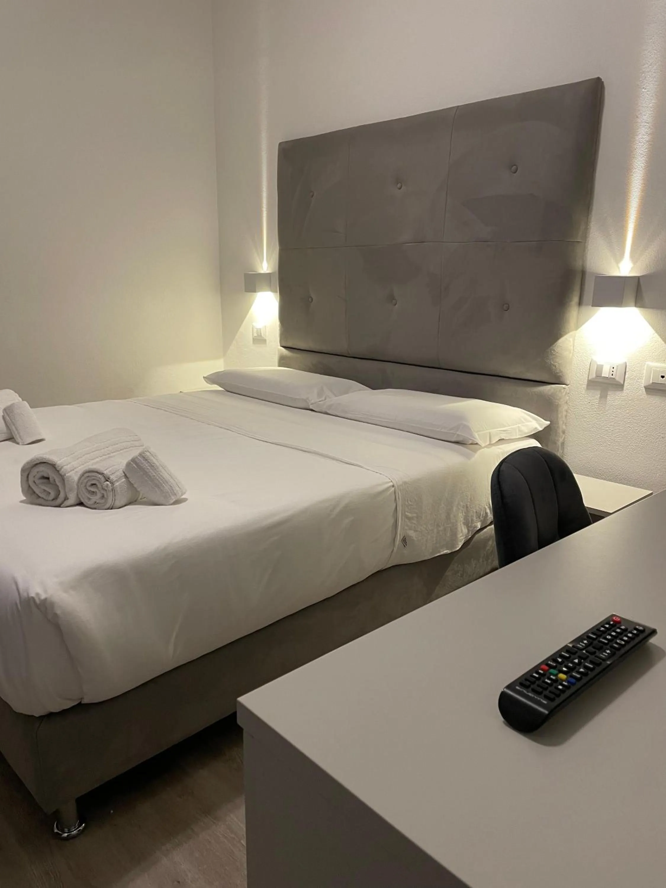 Bedroom, Bed in Hotel l'Etrusco - San Vincenzo