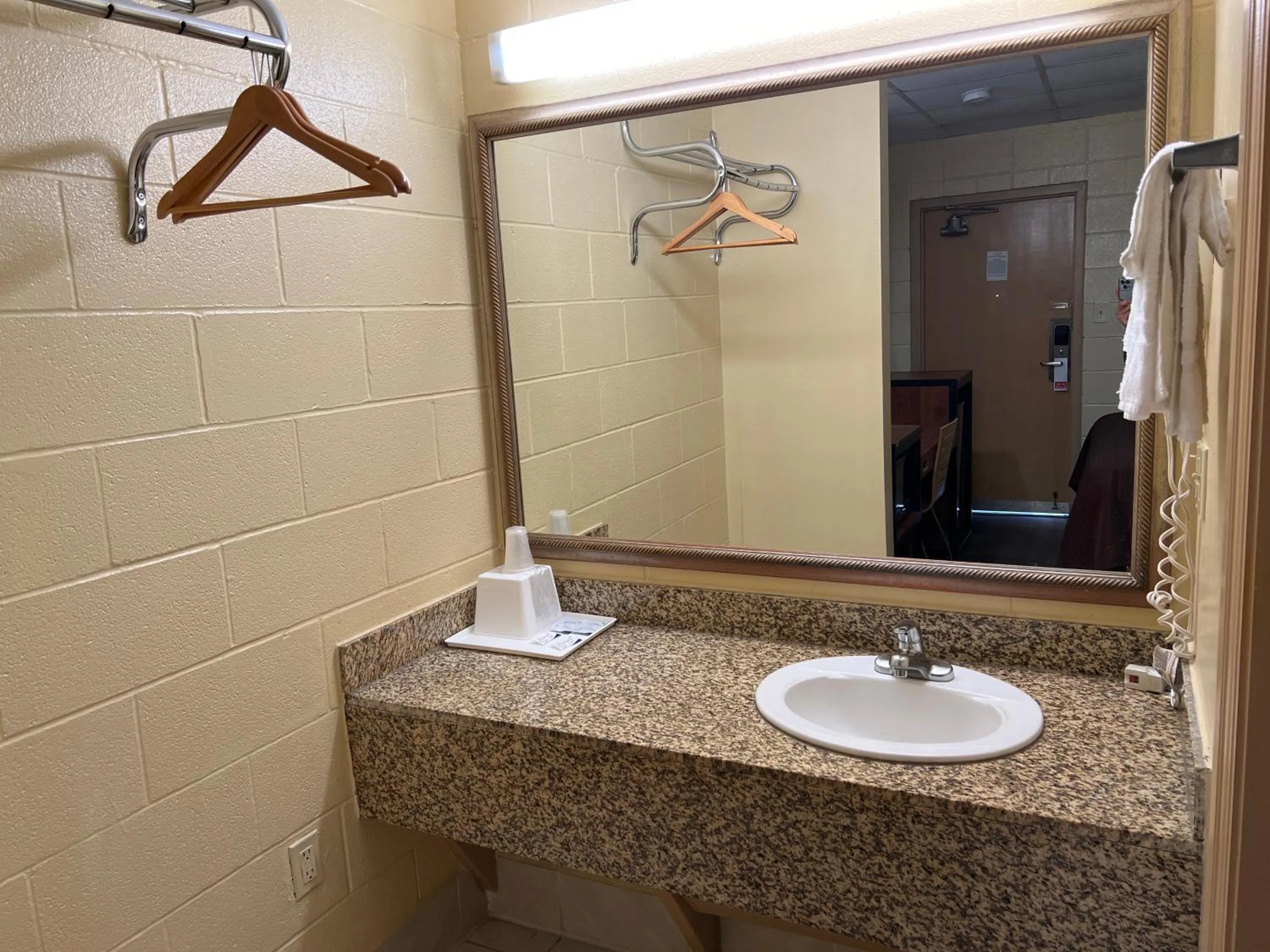 towels in Executive Inn & Suites Near Lackland AFB