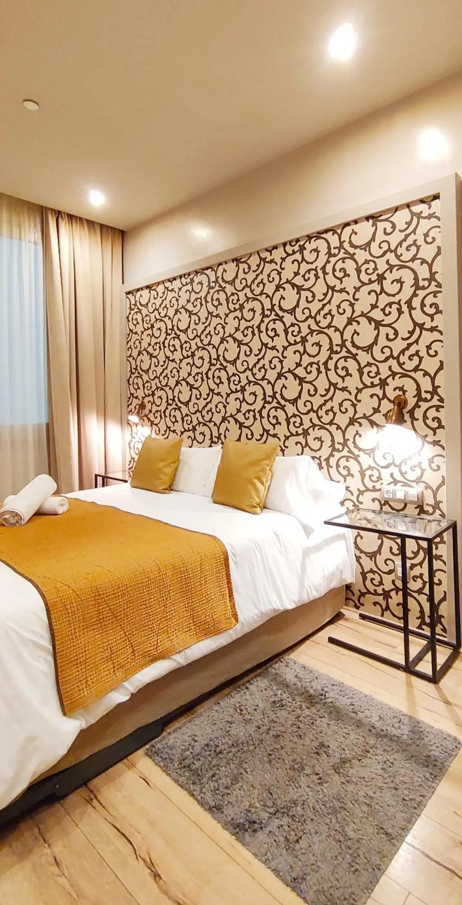 Double Room with Extra Bed and Courtyard View in Casa Balmes Double Room with Extra Bed and Courtyard View in Casa Balmes