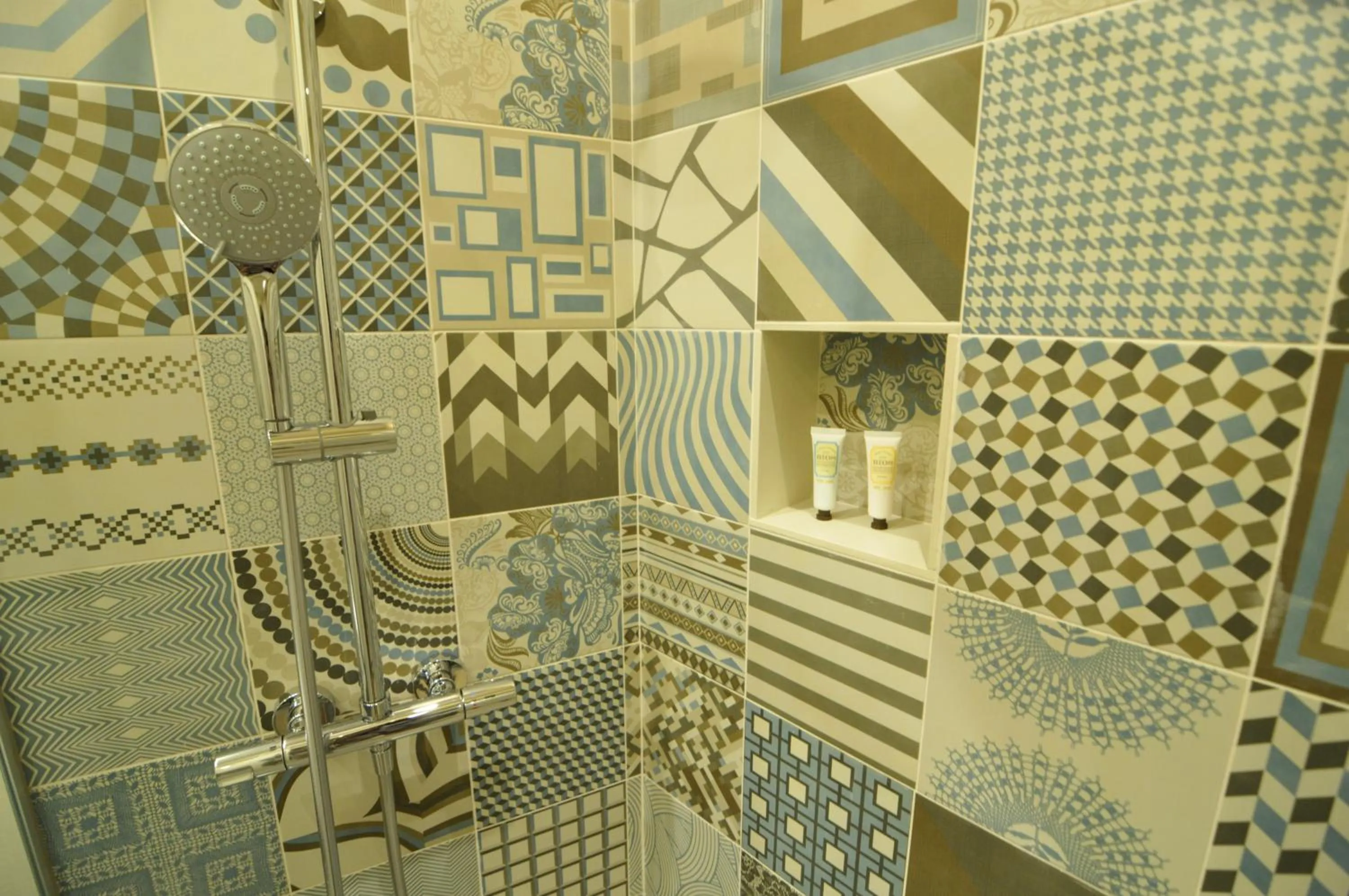 Shower in Casa Balmes