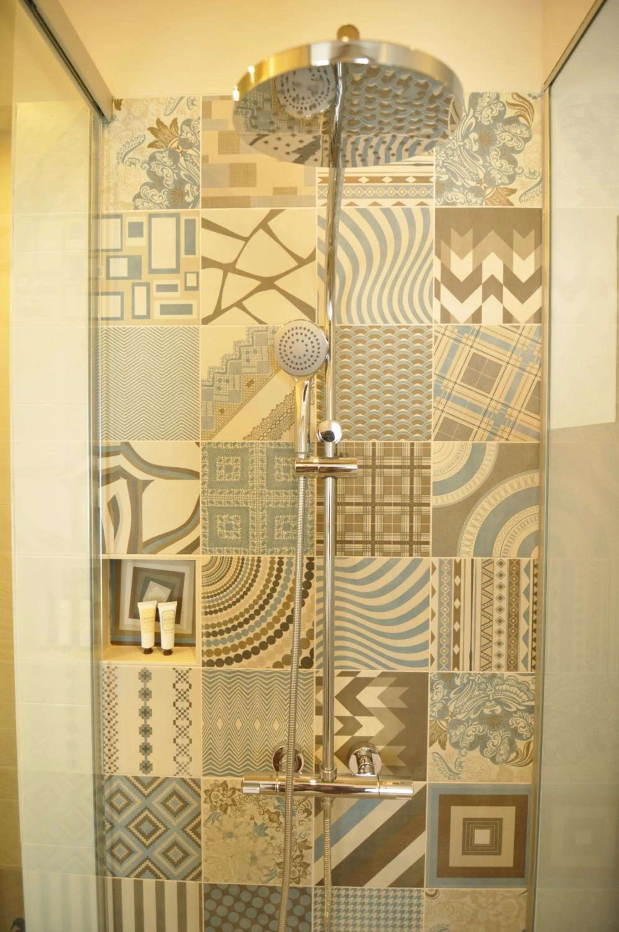 Shower in Casa Balmes