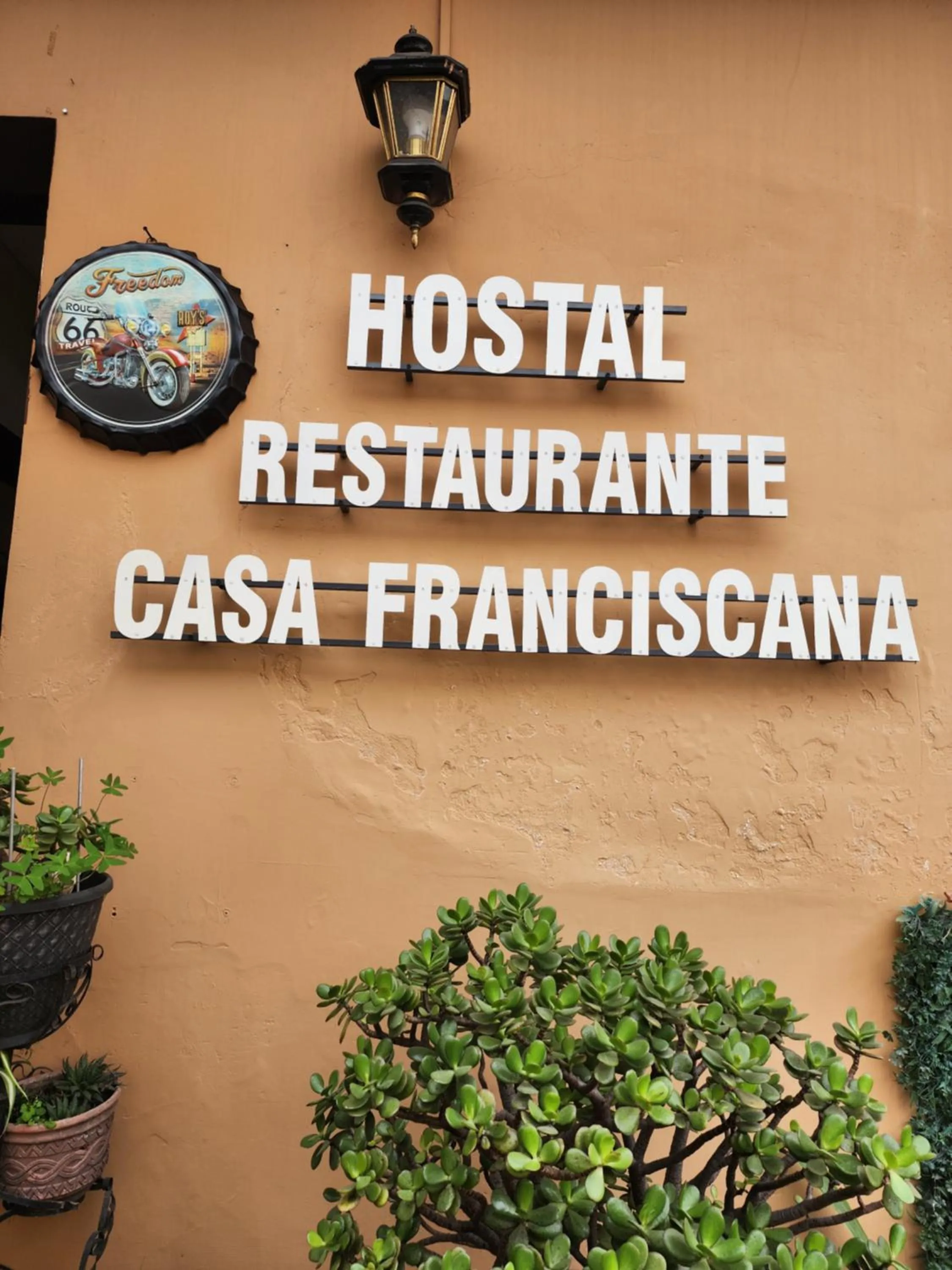 Facade/entrance in Hotel Casa Franciscana