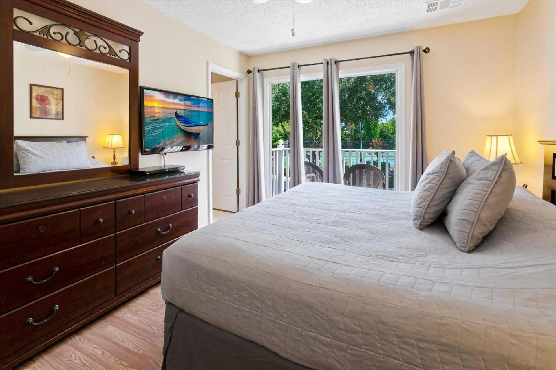 Bedroom, Bed in 8569 Crystal Cove