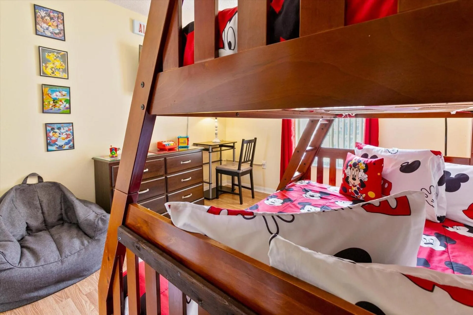Bedroom, Bed in 8569 Crystal Cove