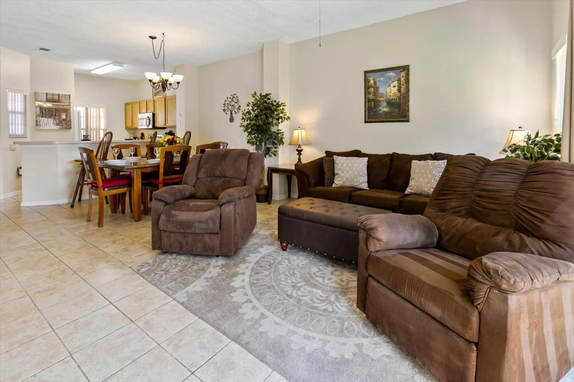 Living room in 8569 Crystal Cove